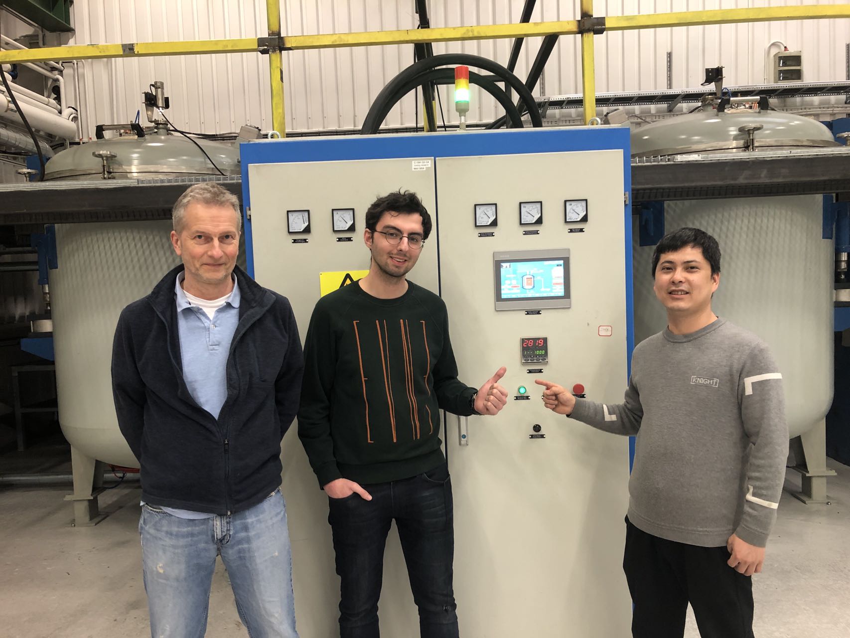 Ingenieros instalan horno de grafitización vertical y horno de carbonización horizontal en Suecia
